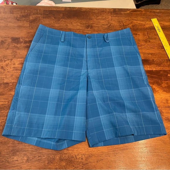 Under Armour Men's Blue Checkered Shorts size 36 - Picture 1 of 7